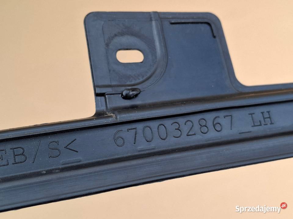 MASERATI LLEVANTE USZCZELKA LISTWA DRZWI LEWY osobowe Bieleń sprzedam