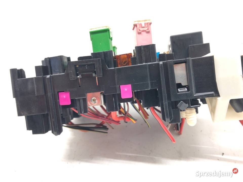 SKRZYNKA BEZPIECZNIKÓW VW GOLF VII Hatchback 16