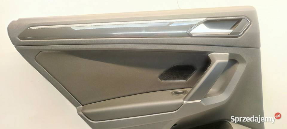 VW TIGUAN II BOCZEK DRZWI LEWY TYŁ 5NA867211 Q osobowe Tapicerki samochodowe