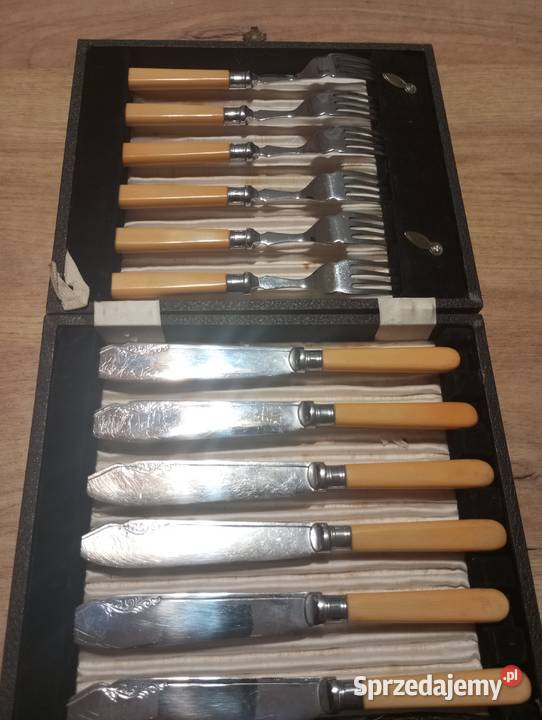 Komplet sztućców z rękojeścią z bakelitu Biłgoraj