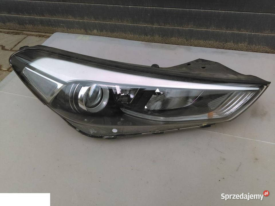 HYUNDAI TUCSON 2015 REFLEKTOR PRAWY PRZÓD osobowe Oświetlenie lubelskie Kozubszczyzna