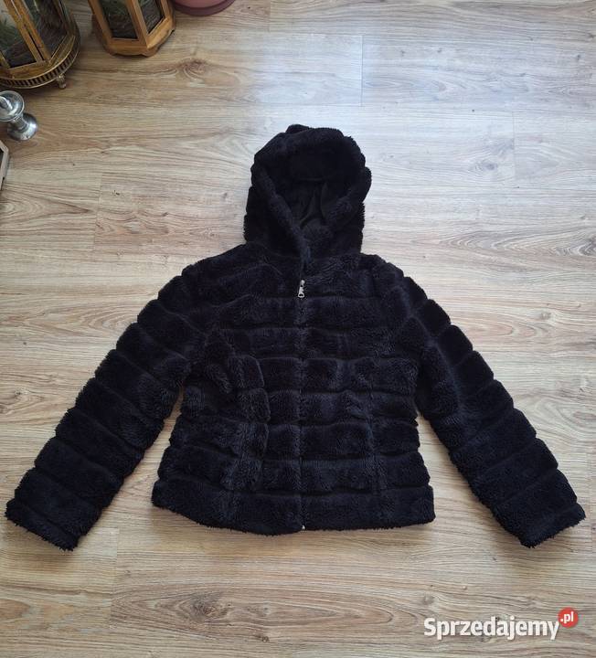 Świetne czarne sztuczne futro z kapturem i Kraków