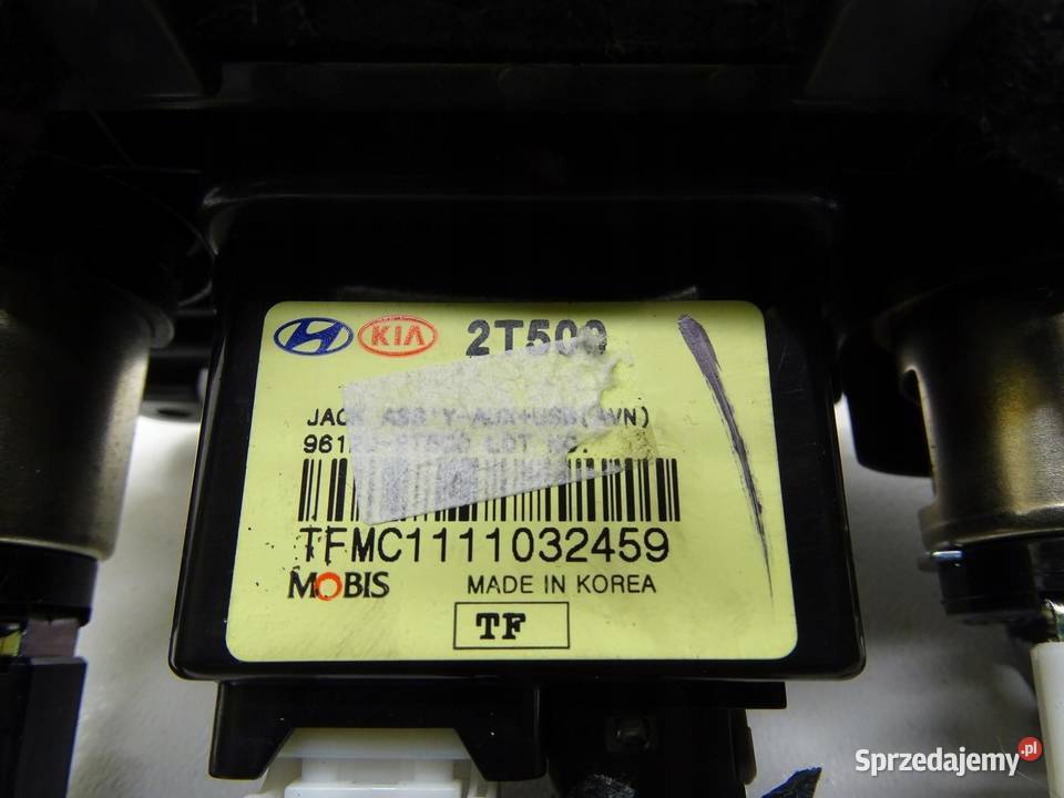 GNIAZDO USB AUX iPOD ZAPALNICZKA PANEL