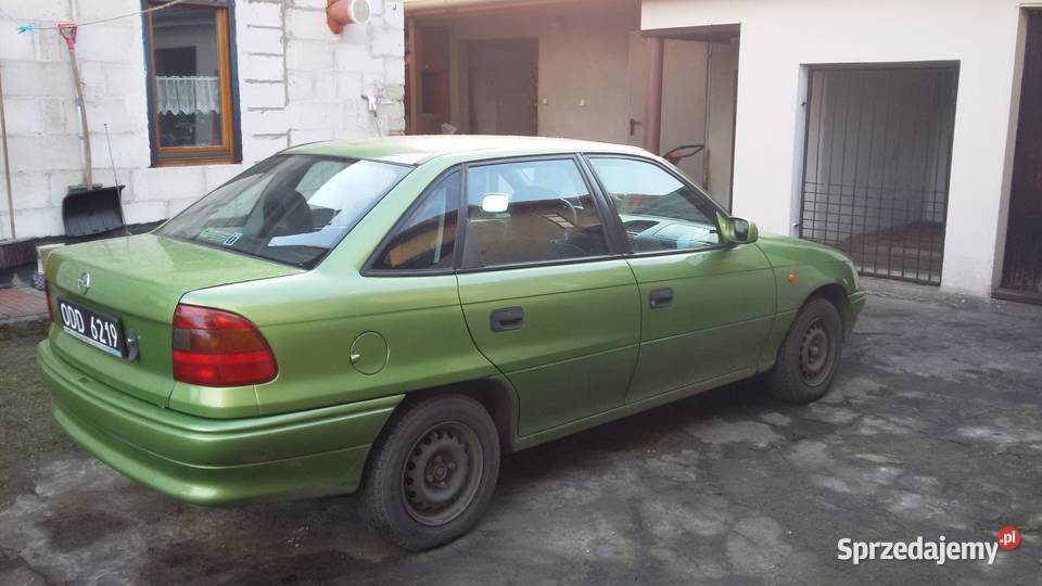 Opel Astra classic 14 benzyna produkcji 1999 Łubniany