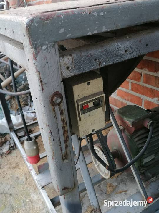 Krajzega na siłę z regulacją podnoszenia blatu Gniewoszów