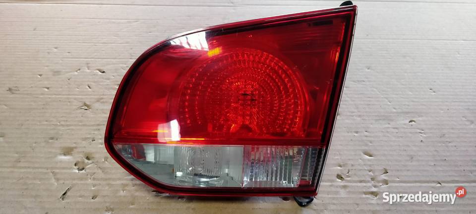 VW GOLF VI HB 0813 LAMPA TYLNA PRAWA W KLAPĘ osobowe Bielsko-Biała