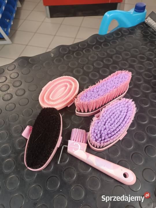 Worek z zestawem akcesoriów do czyszczenia konia Wieluń