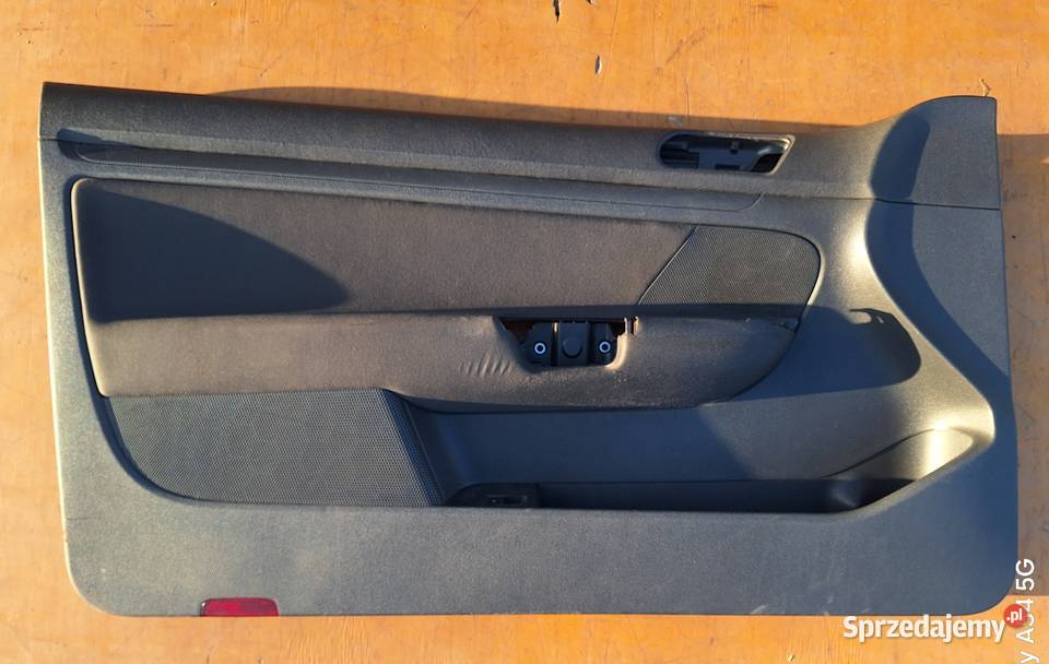 VW GOLF V 3D BOCZEK LEWY TAPICERKA 1K3867011 osobowe mazowieckie Radom