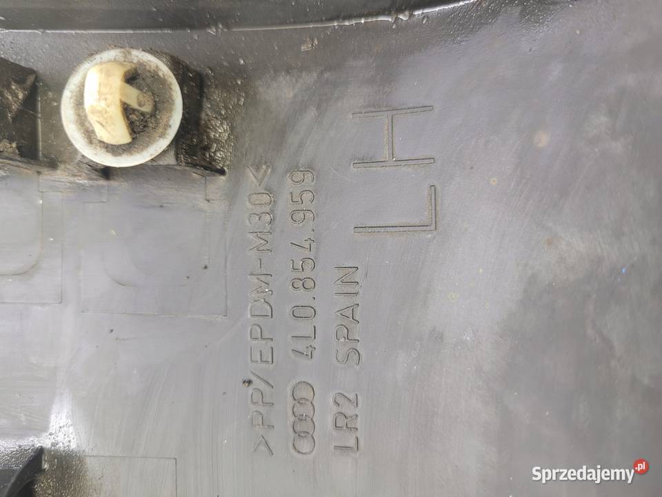 LISTWA Z BŁOTNIKA LEWA AUDI Q7 4L 4L0854959 MAT Listwy i nakładki Przystajń