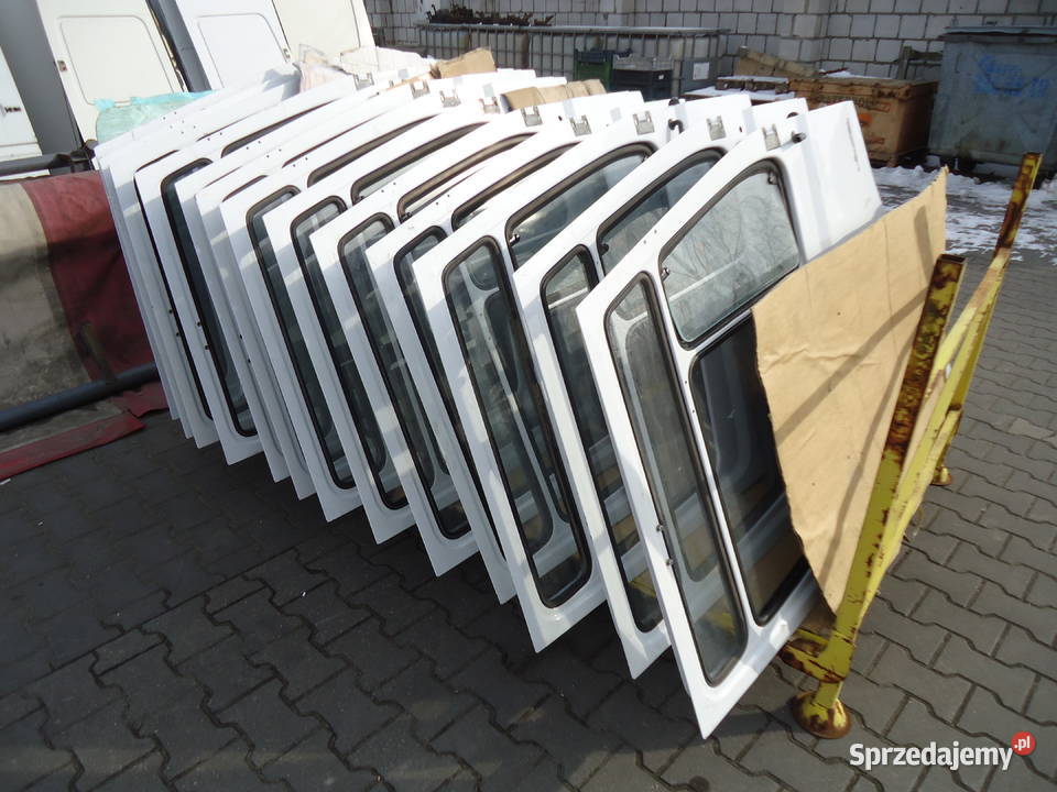 DRZWI PRZEDNIE PRAWE MERCEDES VARIO 609 811 części blacharskie Karoseria Radom