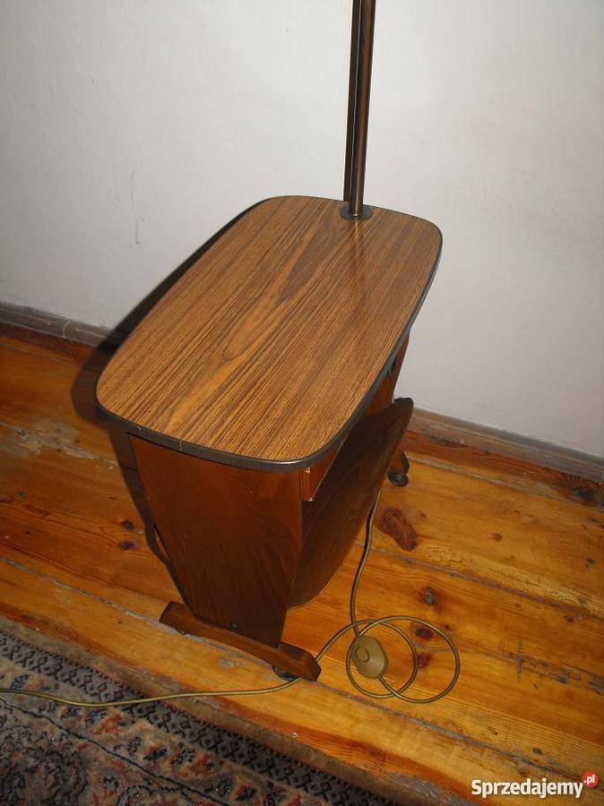 Lampa podłogowa ze stolikiemgazetnikiem na Skierniewice