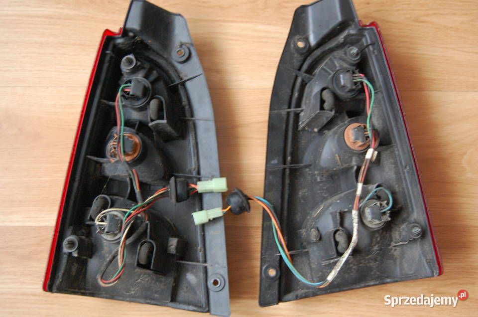 Tylne lampy z żarówkami Suzuki Wagon R Będzin