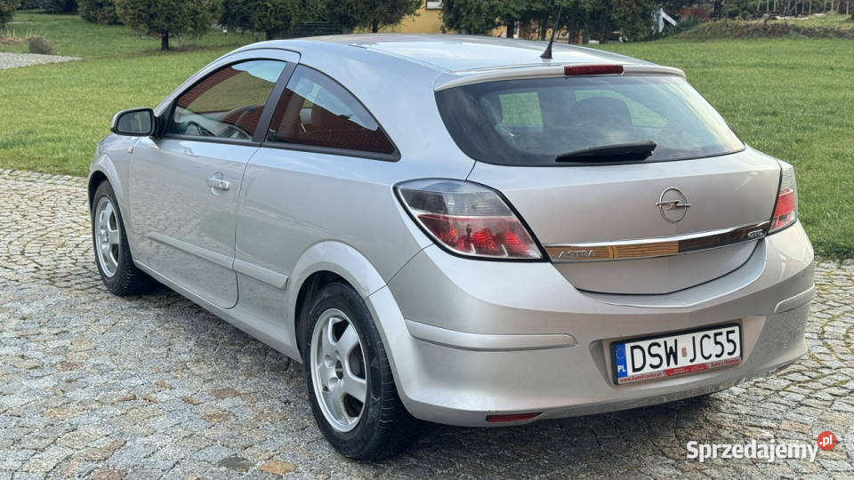 Opel Astra GTC 14 Benz 90 ZAREJESTROWANY w Rok produkcji 2005 Motoryzacja Strzegom