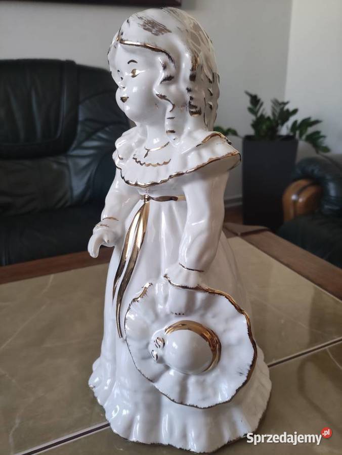 Duża sygnowana porcelanowa figurka Chodzież lata Janów Lubelski