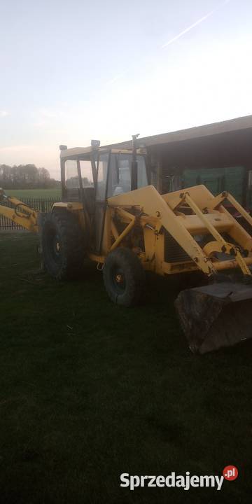 Koparkoładowarka Massey Ferguson Cyców