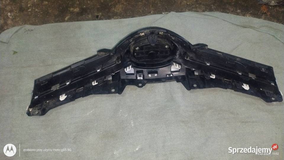 Grill atrapa przednia Toyota Yaris 2015 Lubin