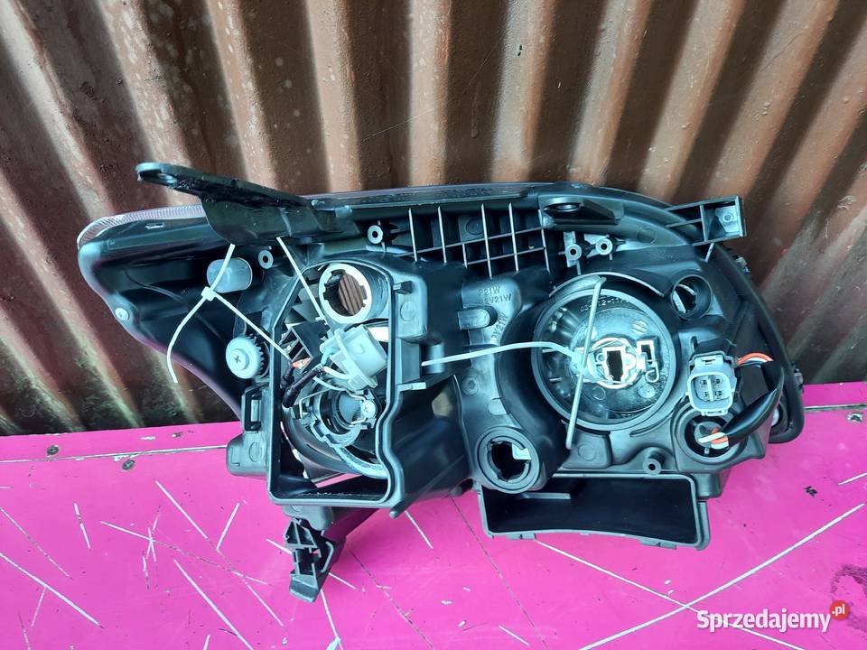Toyota Avensis 03r lampa przednia lewa nowa Pruszków sprzedam