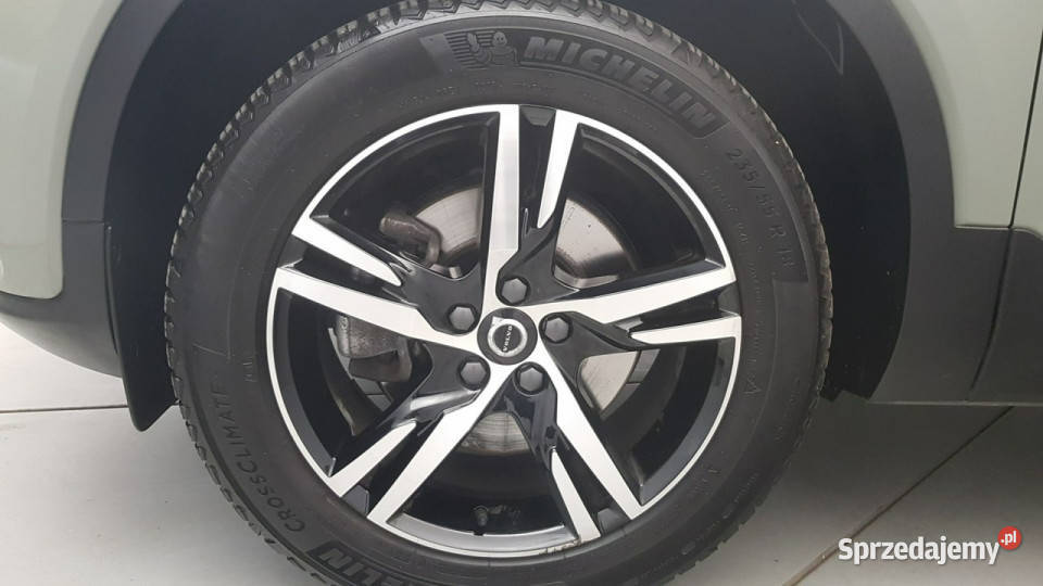 Volvo XC 40 B3 Plus Dark Z polskiego salonu Warszawa
