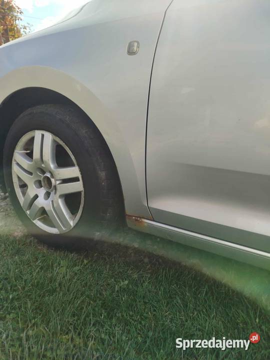 Skoda Rapid 16 TDI światła przeciwmgielne Sanok sprzedam