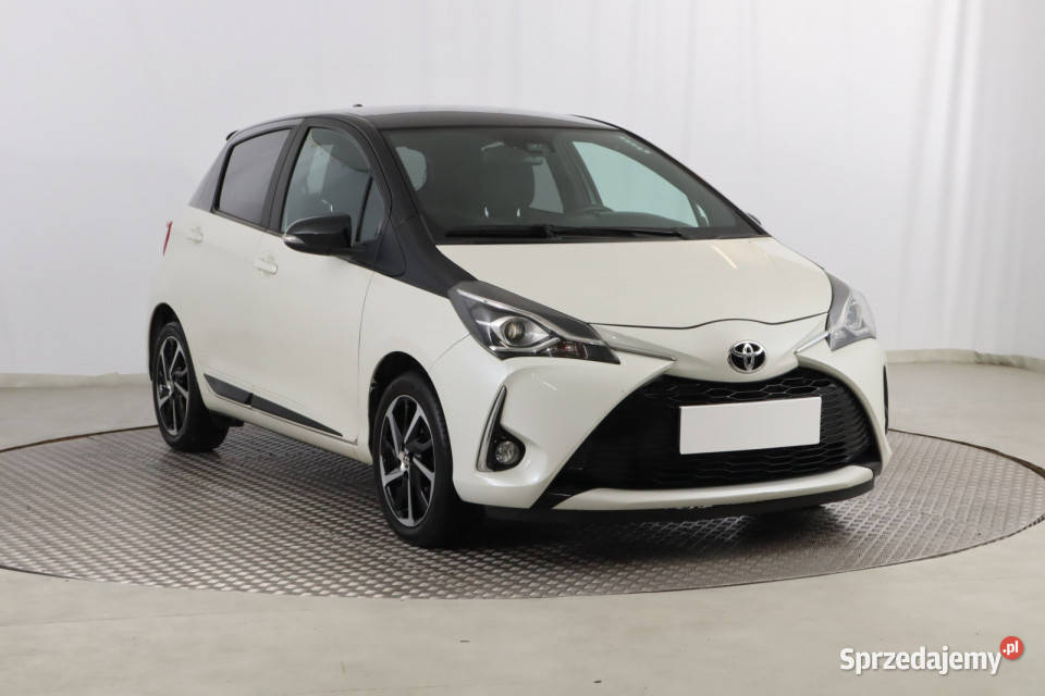 Toyota Yaris 15 Dual VVTi gniazdo USB