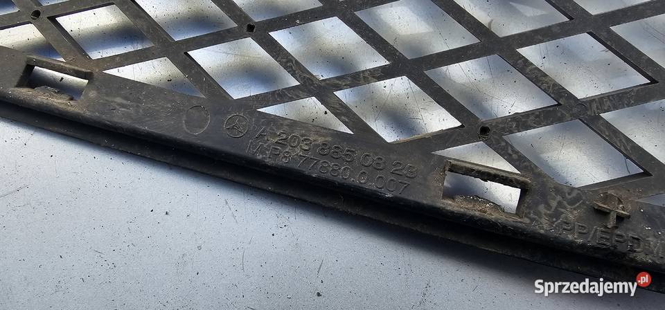 Kratka zderzaka mercedes w203 coupe 2038850823 Rok produkcji 2001