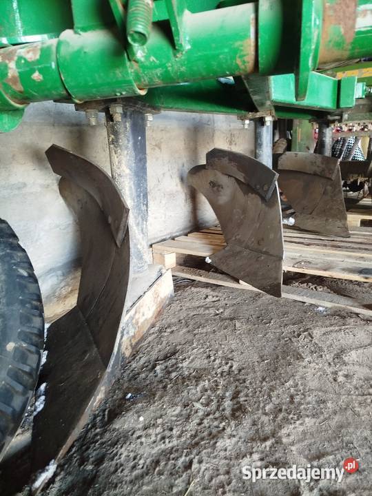 Pługi 3 skibowe praktycznie nowe Pługi Maszyny uprawowe Tarzymiechy Pierwsze