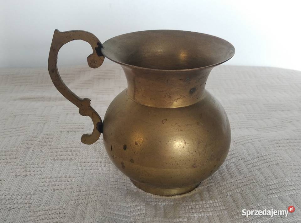 Stary złoty mosiężny dzbanuszek z ozdobnym Gdańsk