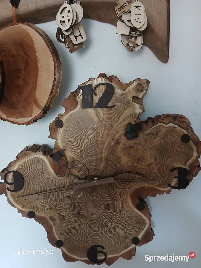 Zegar wiszący na plastrze akacji Skawina