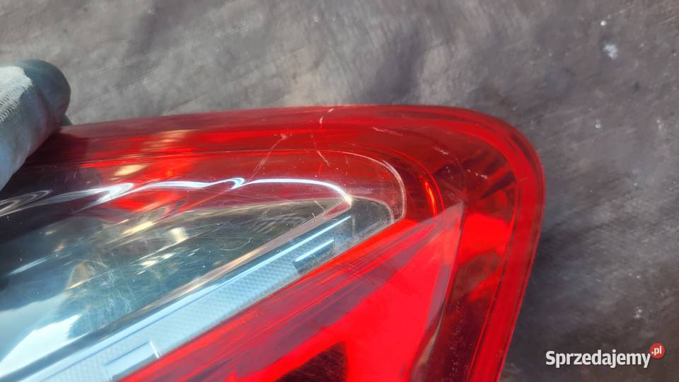 TOYOTA AURIS E15 LIFT 10 LAMPA TYLNA PRAWA osobowe Lampy tylne Ruda Śląska
