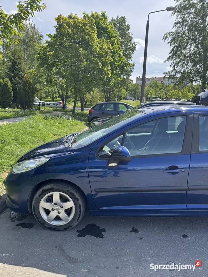Peugeot 207 14 Benzyna silnik 95 Mały przebieg 207 Poznań sprzedam