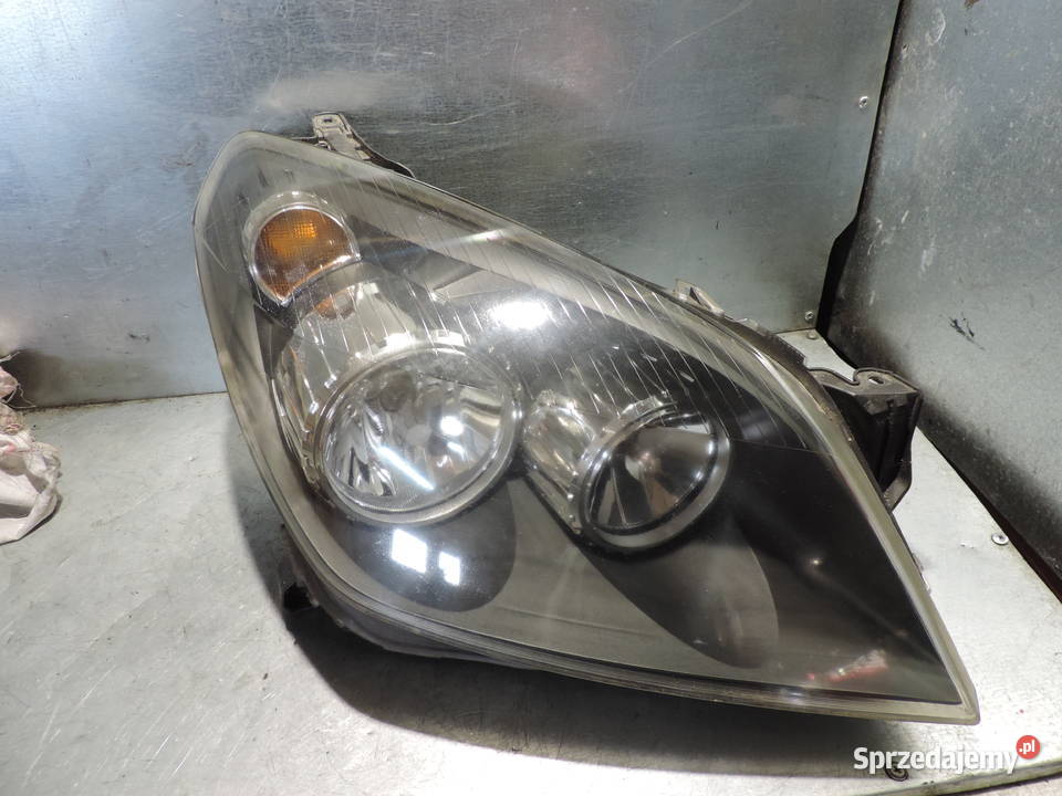 OPEL ASTRA H III LAMPA PRAWY PRZÓD