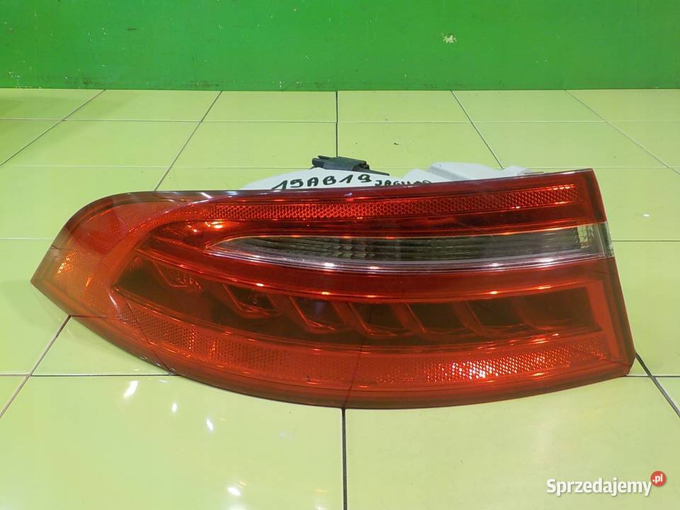 JAGUAR XE 20 D 16r SEDAN 4D lampa lewa tyl