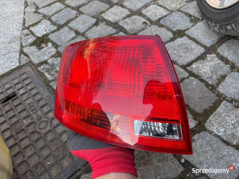 Zewnętrzna prawa tylna lampa audi a4b7 sedan małopolskie