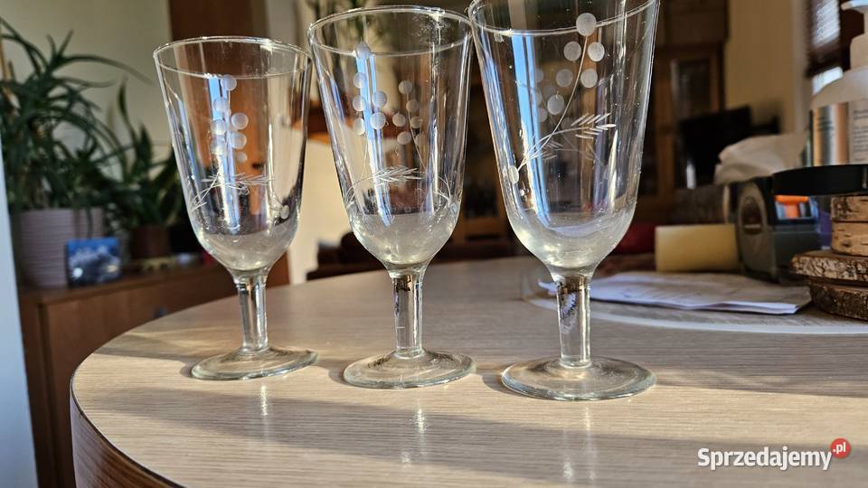 kieliszki z czasów PRL Kieliszki i pucharki sprzedam