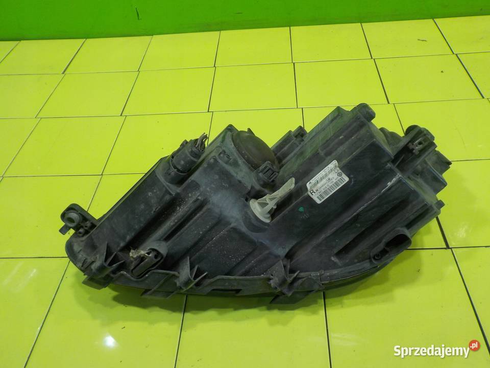 VW TOURAN LIFT II 16 TDI 11r lampa prawa przod osobowe Suków