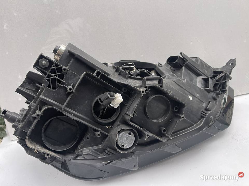 VOLKSVAGEN SPORTSVAN LEWA LAMPA BIXENON