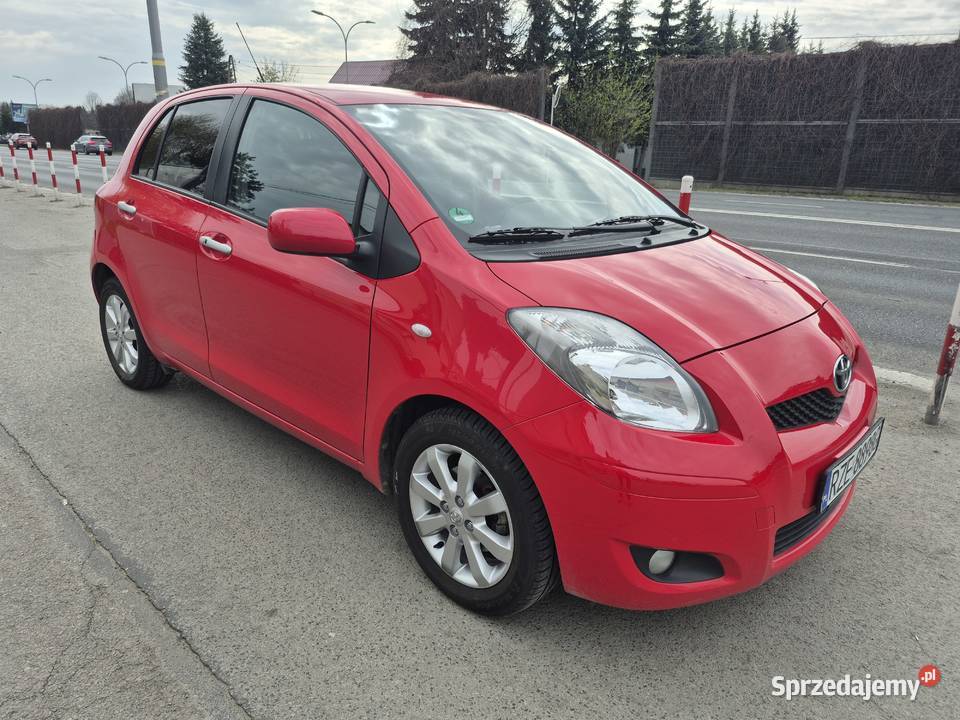 Toyota Yaris 4D4 2011 stan igła 170000km Yaris Krasne