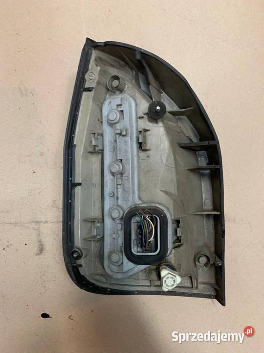 Lampa prawy tył opel zafira a Szczecin