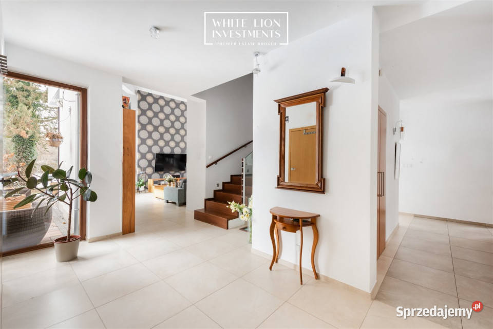 Dom Komorów Północna 320m2 do zamieszkania