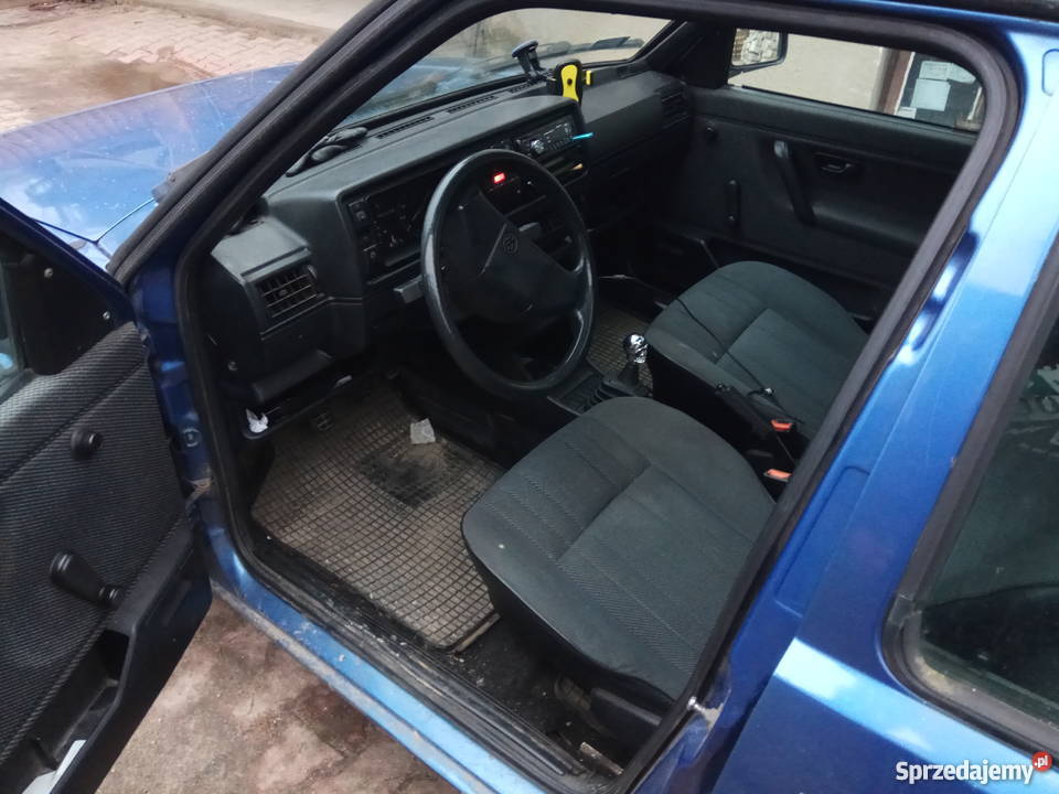 Błękitnoniebieski Golf mk2 16td Marki