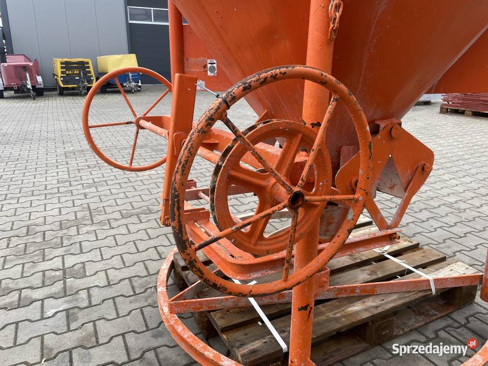 Pojemnik Zbiornik do betonu dźwigowy lej kubeł Maszyny budowlane wielkopolskie Ślesin sprzedam