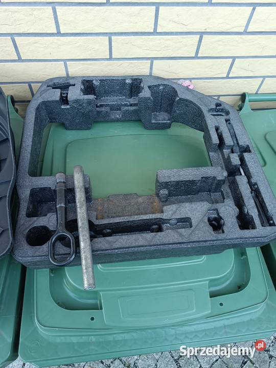 Boczek pod kołem zapasowym audi a4 b8 allroad Jasło