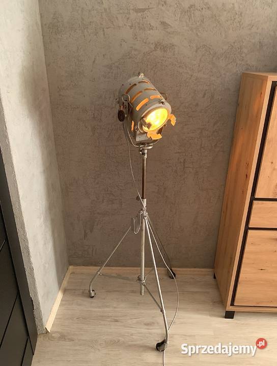Lampa filmowo teatralna PRL 1963 r Vintage loft Poznań