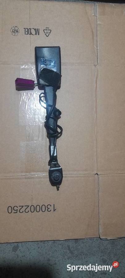 Sprzedam Klamra pasa przedniego i lewego pasa Rok produkcji 2012 Dobiegniew