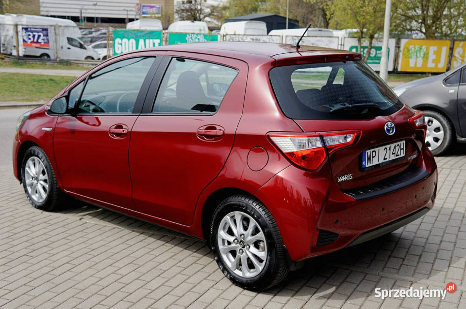 Toyota Yaris serwis ASO gwarancja na baterie III światła do jazdy dziennej Warszawa