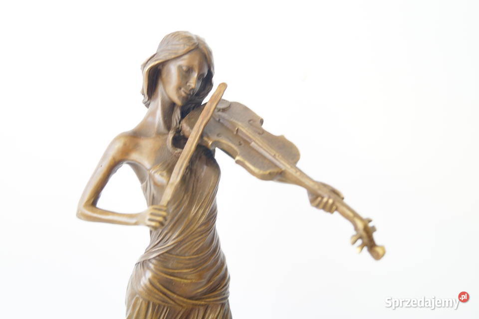 Kobieta ze skrzypcami figura z brązu skrzypaczka Gizałki