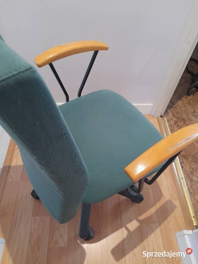 Sprzedam zielony fotel tapicerowany na kółkach Poznań