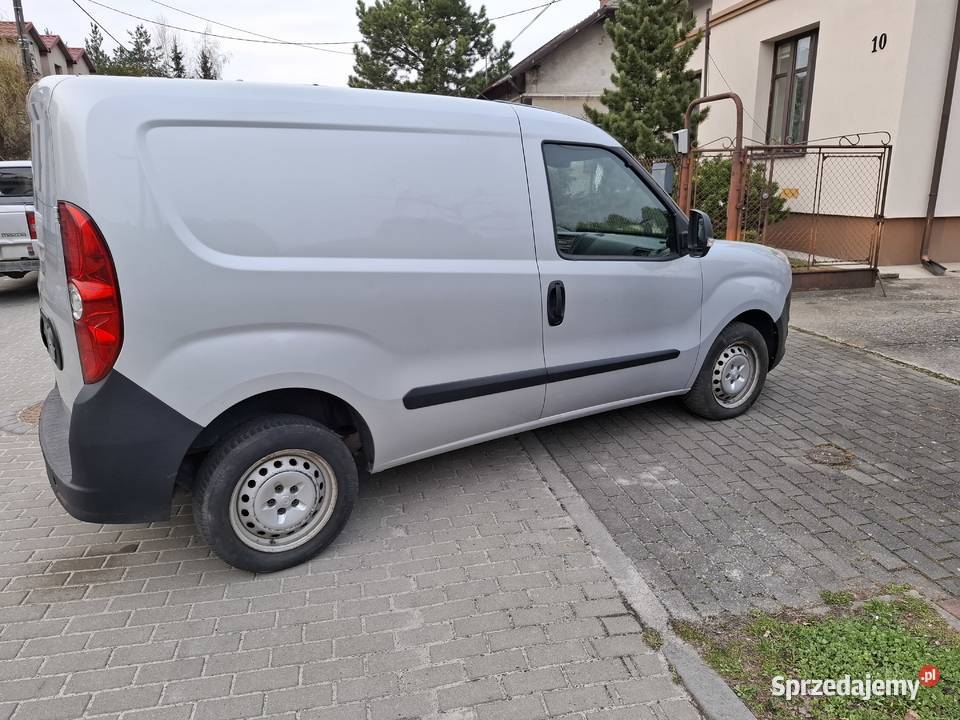 Opel Combo 2018 144 Klima 6 biegów Diesel nieuszkodzony