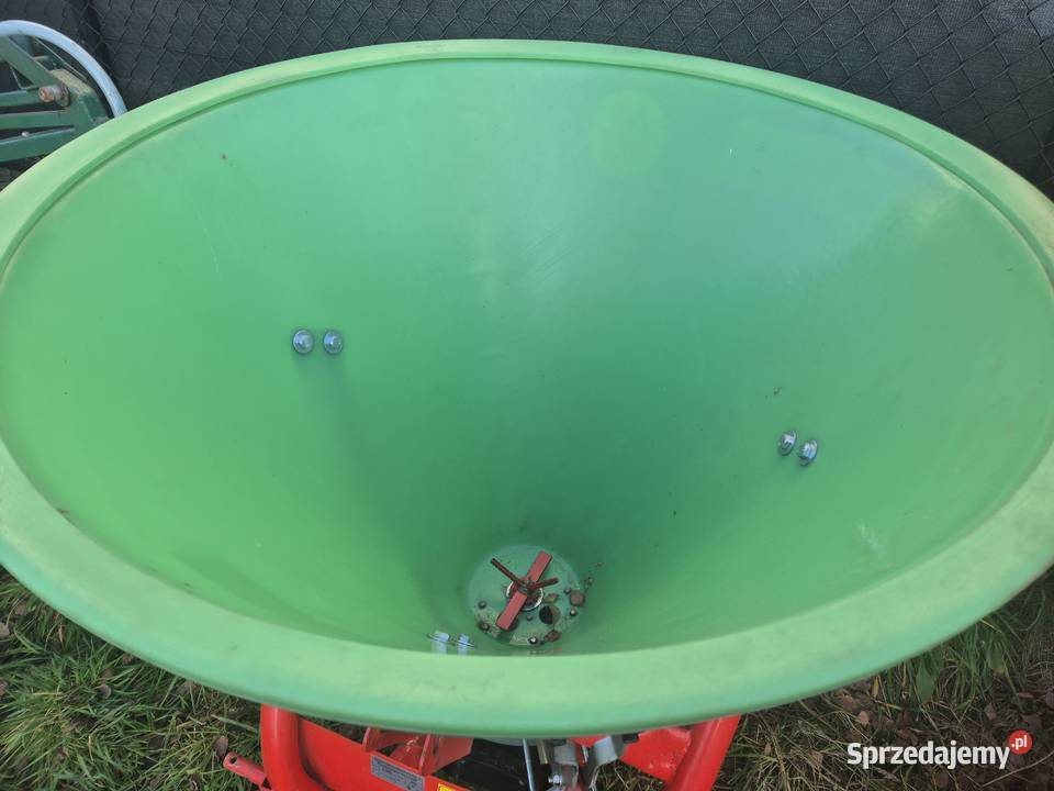 Rozsiewacz do nawozów 2025 lejek 300 litrów nieuszkodzony Bucze