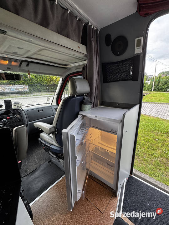 Kamper van bus Peugeot Boxer 25 L2H2 4 os duża